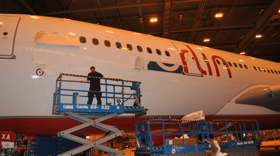 Flugzeugbeschriftung Air Berlin Logo 2012 ABC Beschriftungsbedarf GmbH München